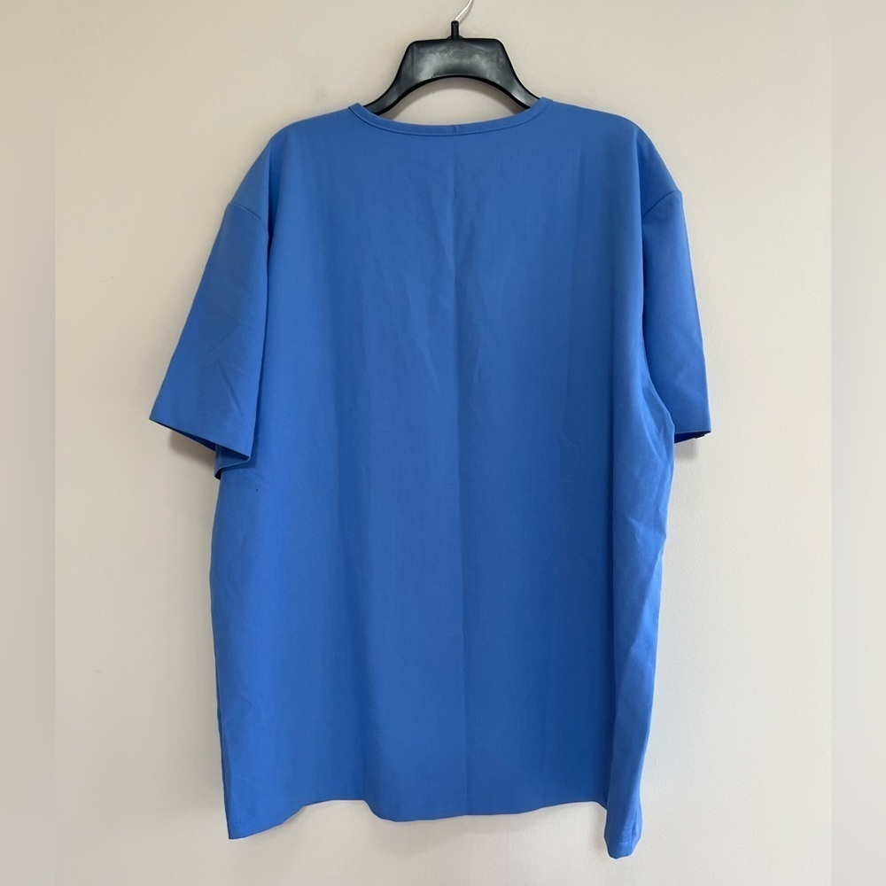 FIGS Men's Leon Three-Pocket Scrub Top in Medium Blue PO# 1535, size XL - Picture 2 of 10